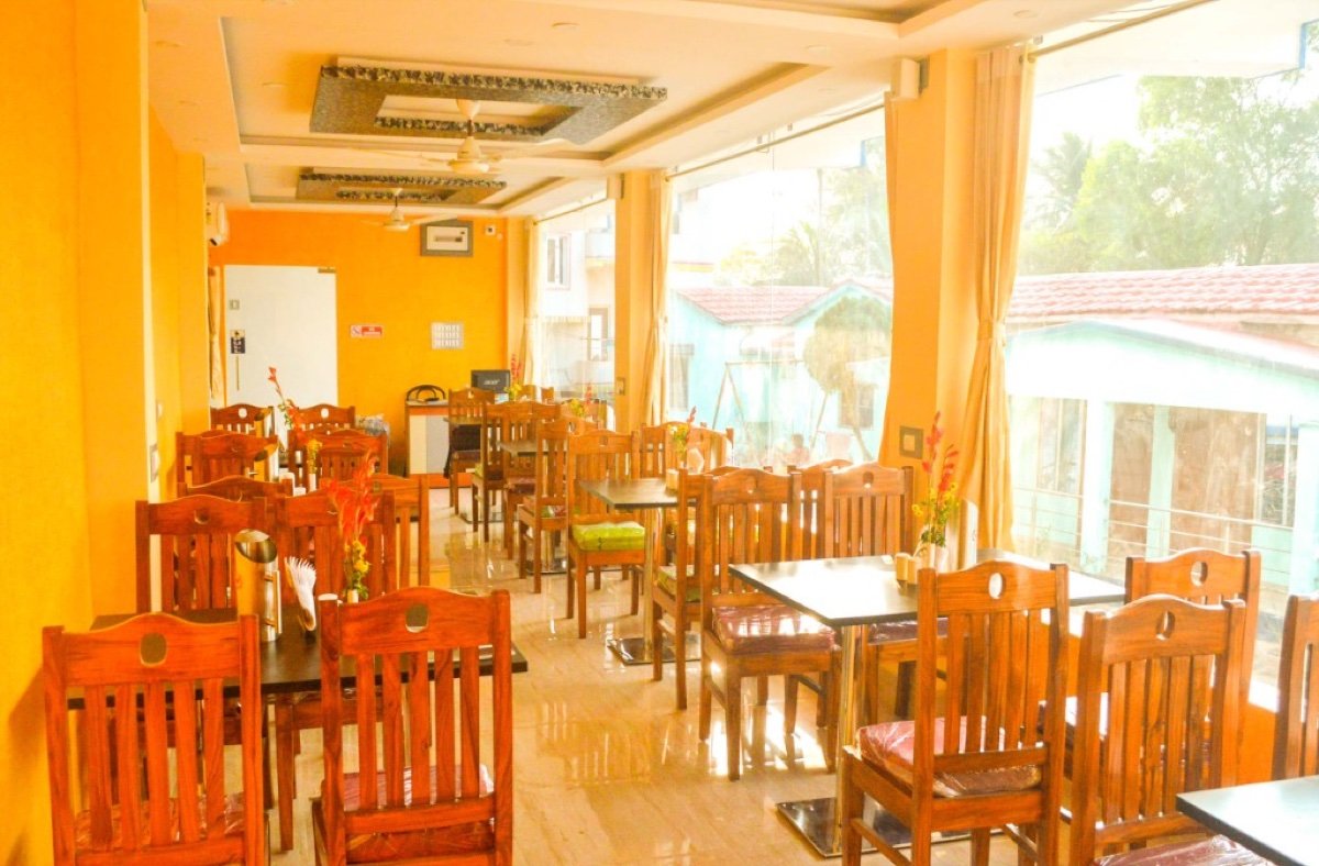 Momo Restaurant Dining Hall inside Hotel Amarabati Bakkhali